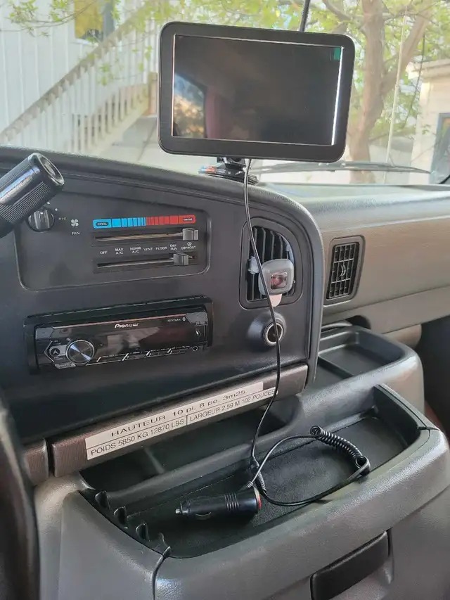 Ford ctv Royal 1993 non fumeur in RVs & Motorhomes in Québec City - Image 7