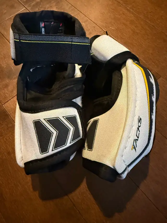 CCM Tacks Elbow Guard Junior Small594166151025807361
