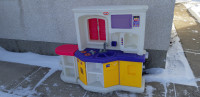 LITTLE TIKES KITCHEN - with detachable Island in very good cond
