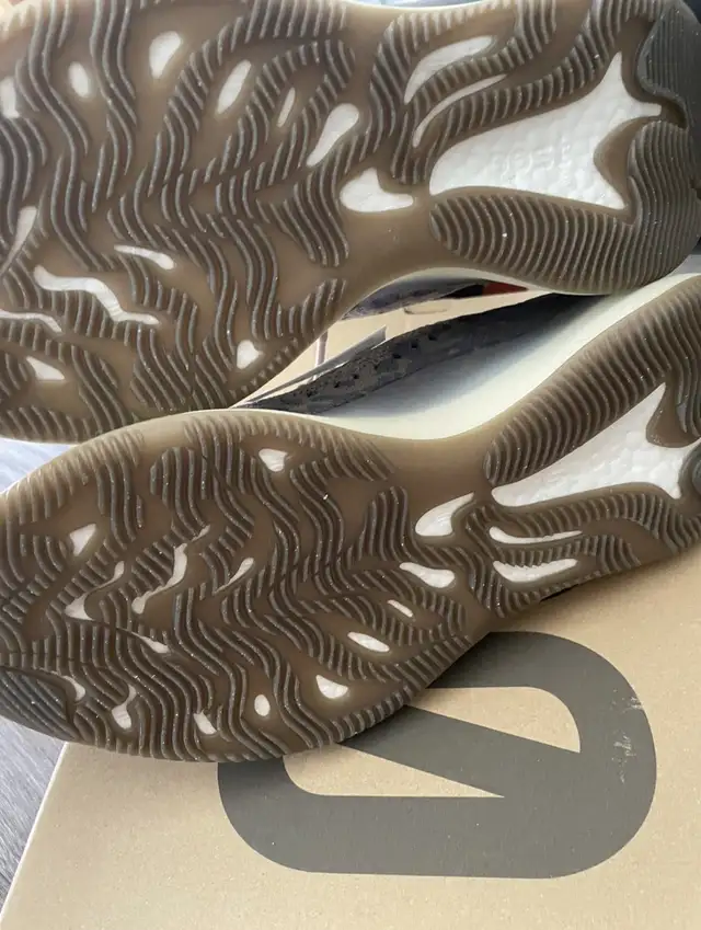 Adidas Yeezy 380 Mist - Size 11 in Men's Shoes in City of Toronto - Image 5
