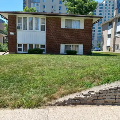 Fully renovated 2 bedroom apt near universities - September 1st