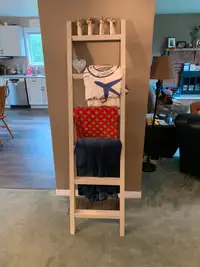 Blanket ladder shelf