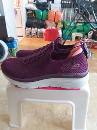 SKECHERS running shoes size 11W new still with tags on only 89$