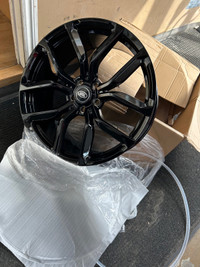 Range Rover 22” SVR wheels. Set of 4 