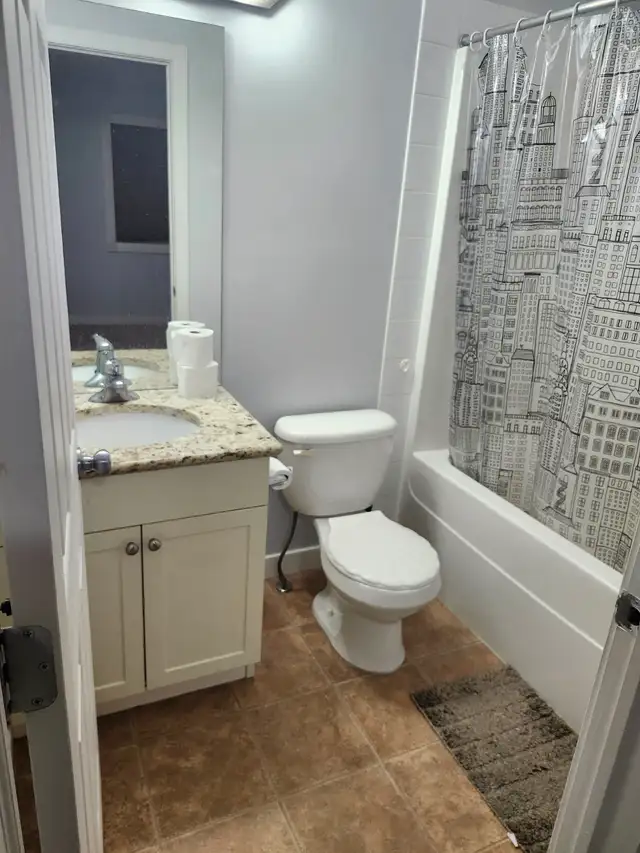 For rent 3 bed+ bonus room with 2.5 bath $2,300 plus utilities. in Long Term Rentals in Edmonton - Image 6