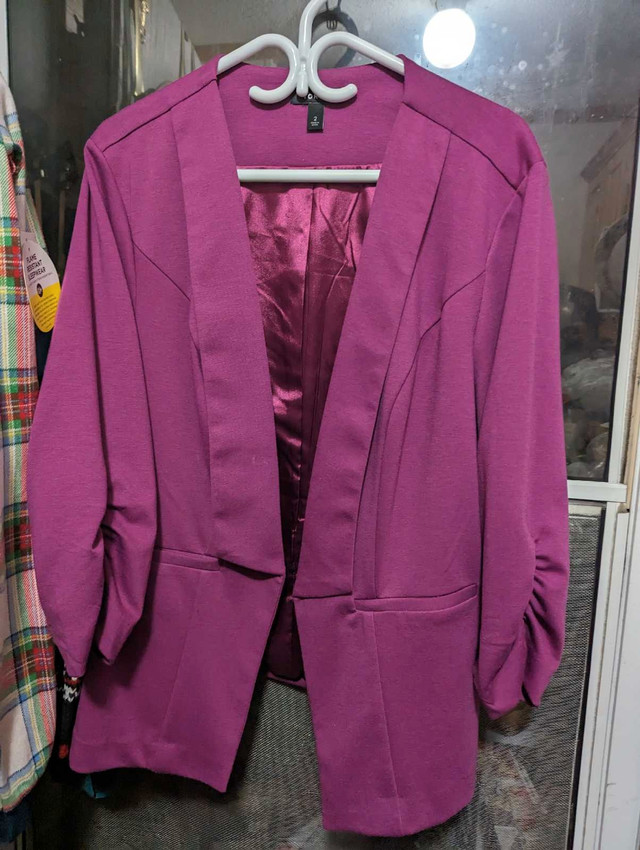 Very beautiful blazer size 2 in Women's - Tops & Outerwear in Cranbrook - Image 3