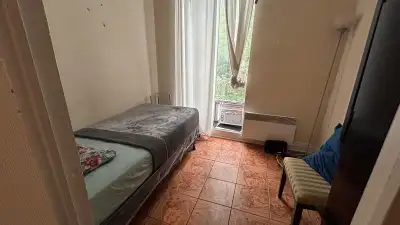 Furnished one-bdr + den, Dundas/College Station, TMU, Jul 1