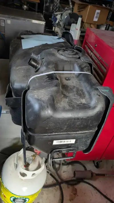 Pulled from a 2025 F-350 6.7L Power Stroke with the 160" wheelbase mid-ship setup. Taken off truck a...