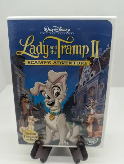 Seeking the freedom to be a wild dog, the son of Lady and the Tramp runs away to join a gang of junk...