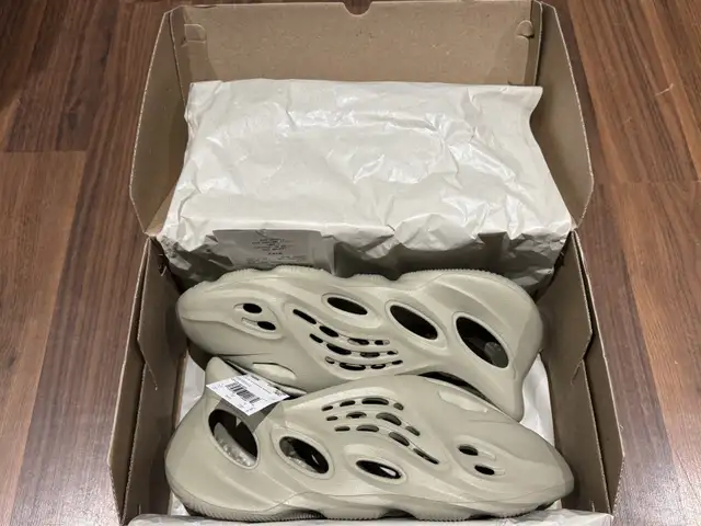 Yeezy Foam Runner ‘Stone Salt’ Men Size 12 in Men's Shoes in Mississauga / Peel Region - Image 3