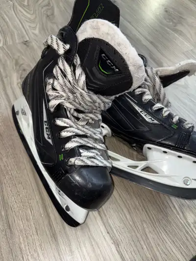 Have been used but no major damages Use mais aucun dommage en soi Size 5 US