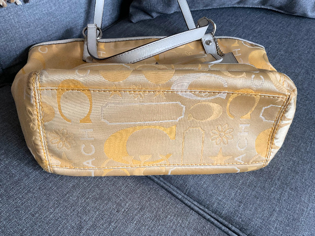 Coach purse in Women's - Bags & Wallets in Charlottetown - Image 3