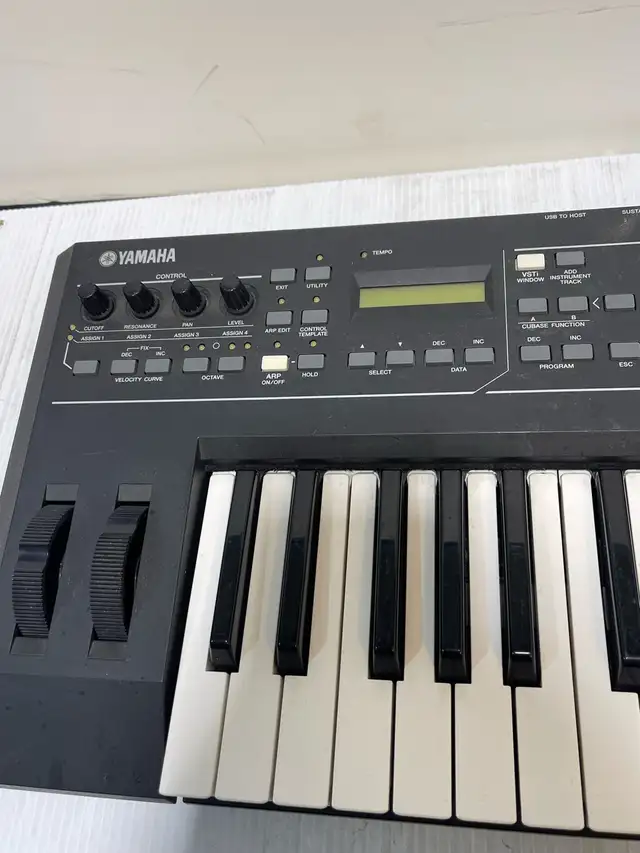 Yamaha KX25 Keyboard in Pianos & Keyboards in City of Montréal - Image 11
