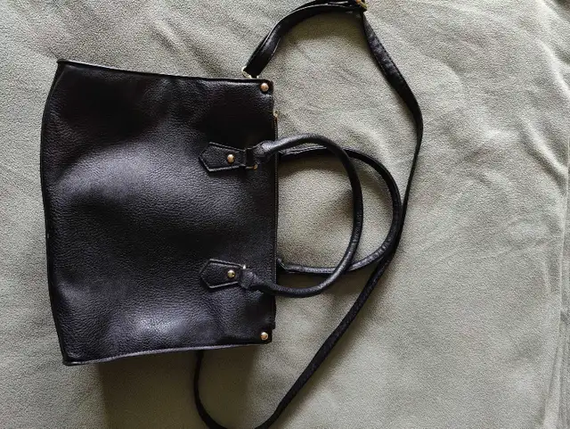 Woman's Black Handbag  in Women's - Other in Mississauga / Peel Region - Image 6