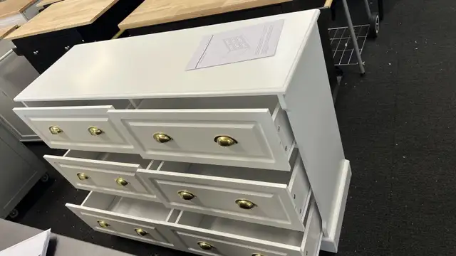 Beautiful 6 Drawer White Double Dresser, classic wardrobe  in Dressers & Wardrobes in Markham / York Region - Image 9