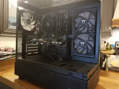 Selling a well-maintained computer, perfect for a variety of tasks! It features a robust AMD process...
