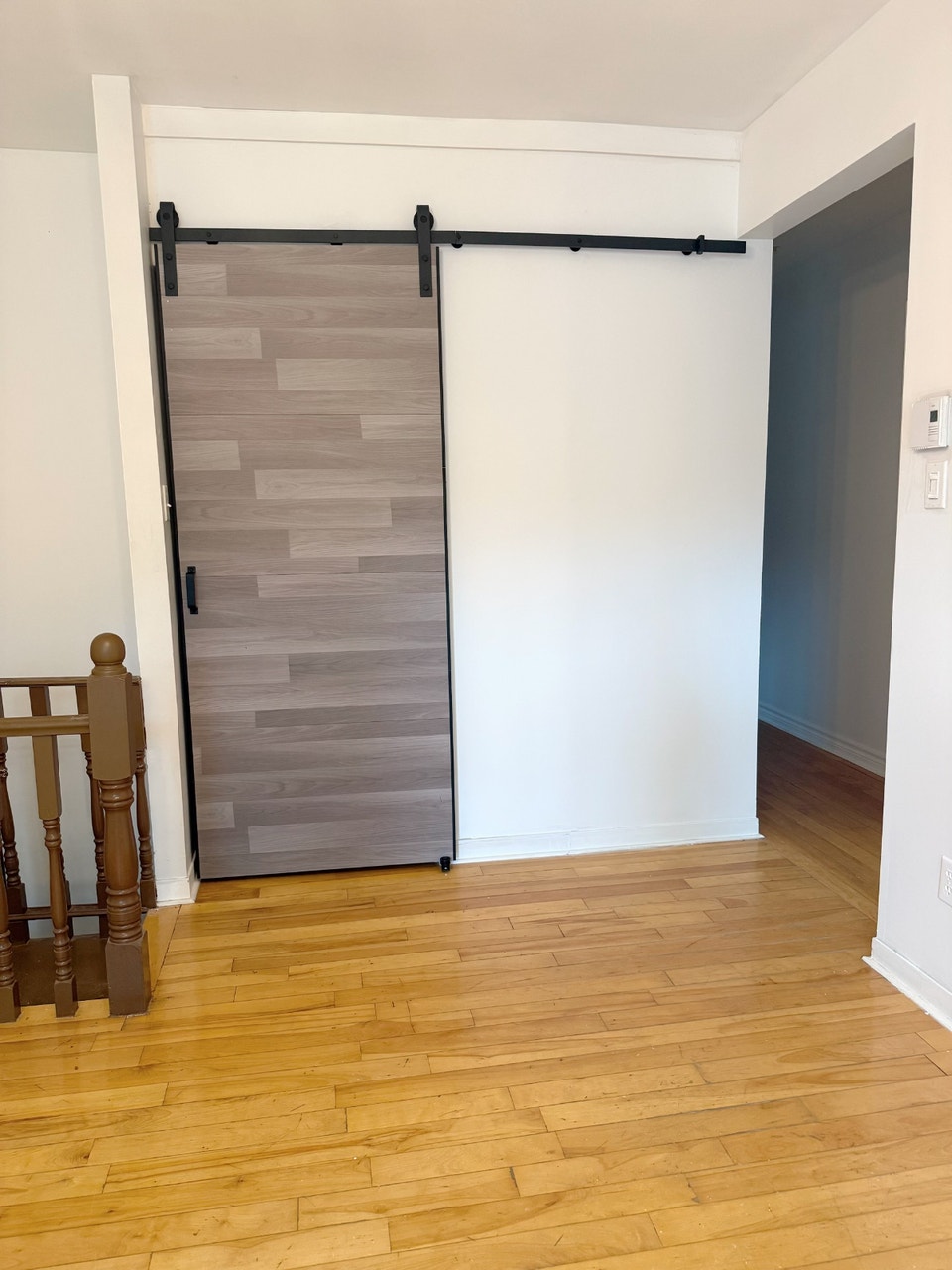 First month free! Bright  4½ close to Metro! 3