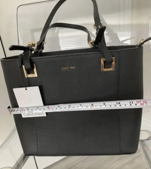 Calvin Klein Black Tote Bag in Women's - Bags & Wallets in Oshawa / Durham Region - Image 5