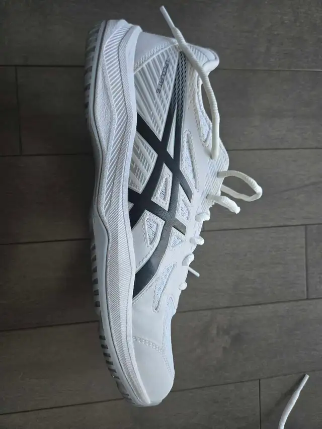 asics Upcourt 6 size 11 in Other in Ottawa - Image 3