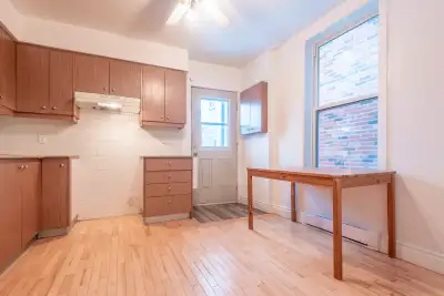 Grand 5 ½ au RDC avec cour arrière, Ville-Marie, Métro Frontenac