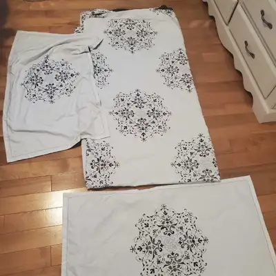 KING SIZE DUVET COVER AND 2 PILLOW CASES, View more