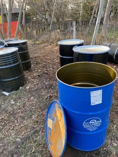 we have several 45 gal / 208 liter line drums (had liquid Flavoring for food products) The have bolt...