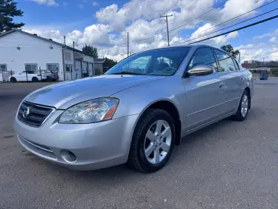 NISSAN ALTIMA 2003 ✔ Transmission automatique ✔ 203,000 KM ✔ 1 SEUL PROPRIÉTAIRE ✔ Air climatisé ❄️...