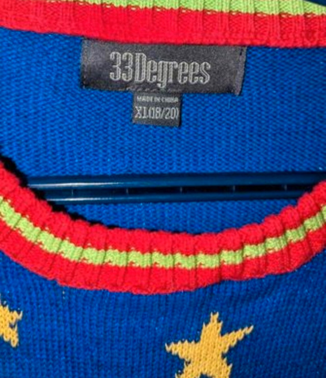 Christmas Sweater - Women's X-Large in Other in City of Toronto - Image 2