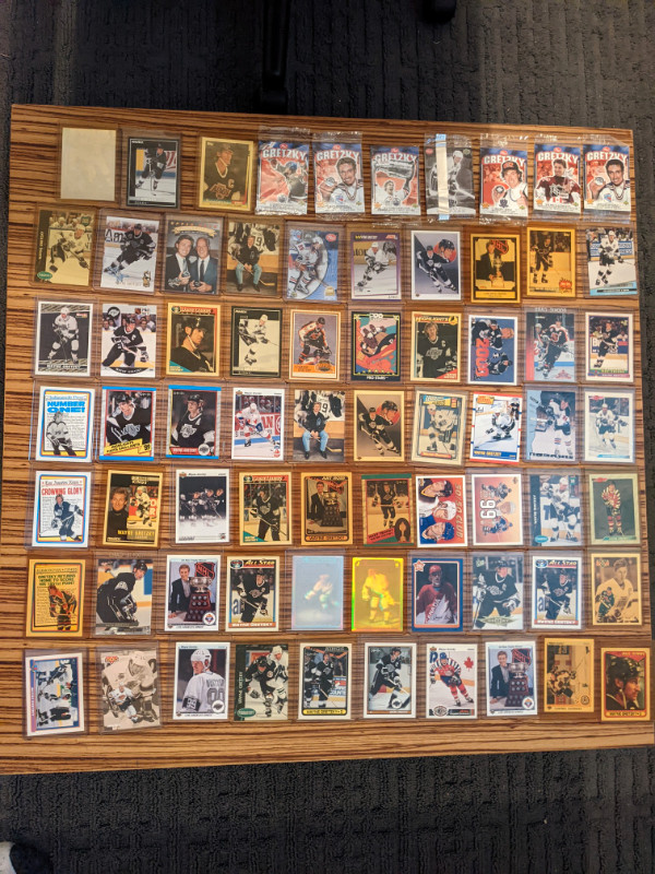 HOCKEY CARDS in Arts & Collectibles in Oshawa / Durham Region - Image 2