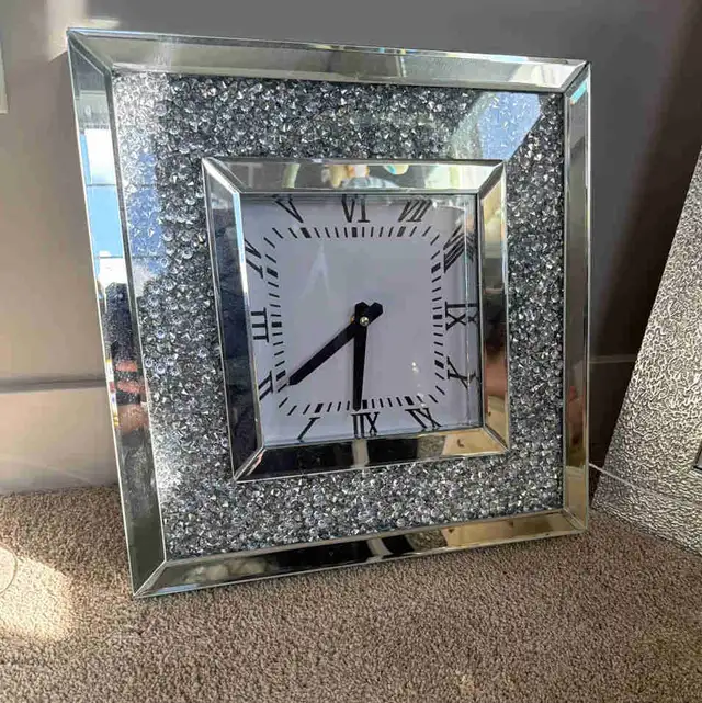  Wall clock  in Home Décor & Accents in Edmonton - Image 3