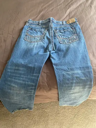 Good condition. No holes, rips, or frays.