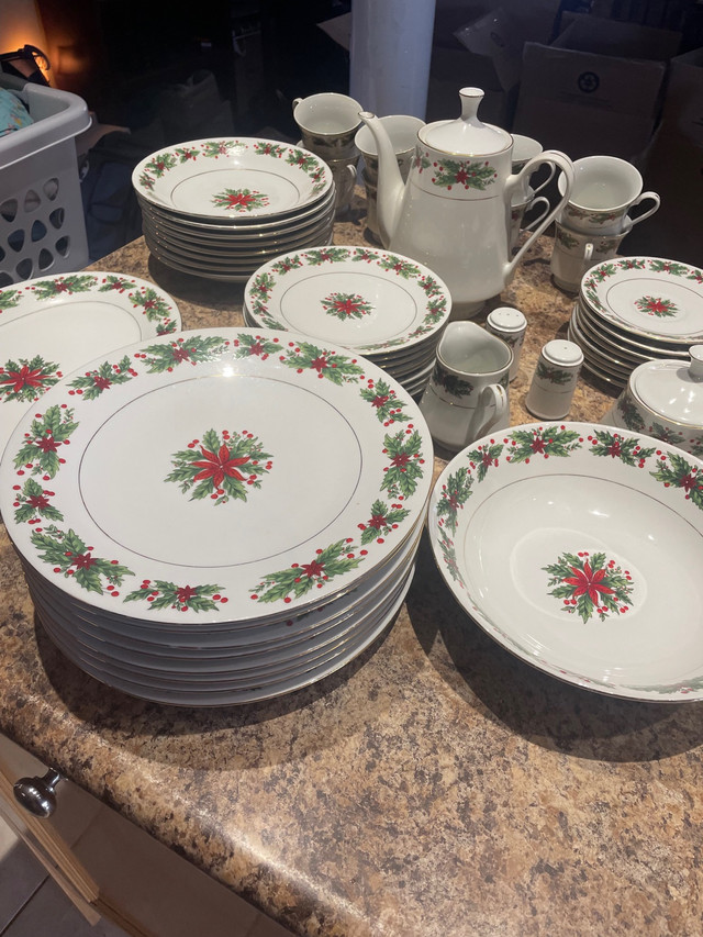 Holiday Lynn’s Fine China in Kitchen & Dining Wares in Markham / York Region - Image 3