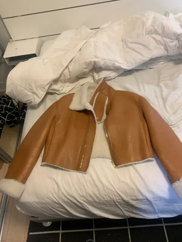 New Massimo Dutti Ladies Womens Sheepskin Leather Jacket XS-S in Women's - Tops & Outerwear in City of Toronto - Image 6