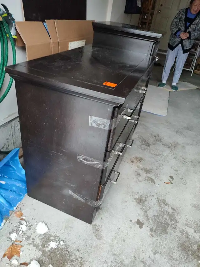 5 drawer dresser/credenza in Dressers & Wardrobes in Markham / York Region - Image 3