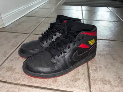 Nike Air Jordan 1 Mid, View more