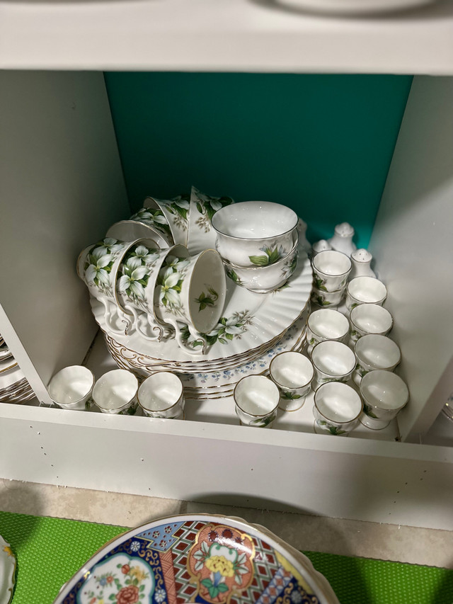 Vintage England Bone China Royal Albert Trillium		
$10 each salt in Kitchen & Dining Wares in Oshawa / Durham Region - Image 2