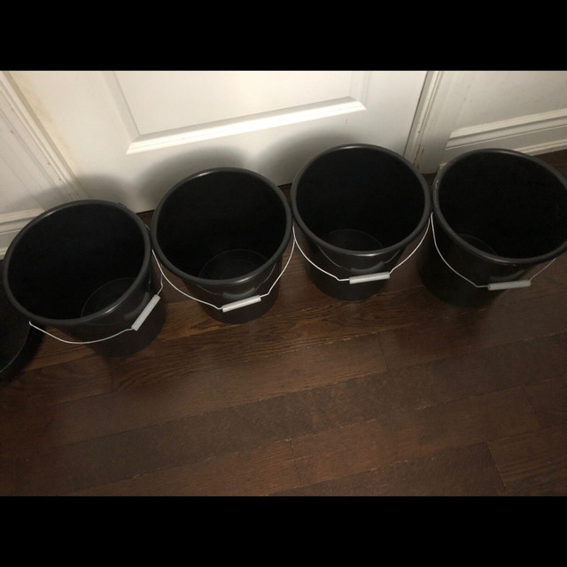 4 Small Plastic Buckets w/handle Dia:10.5” H: 10.5” $12 in Other in Markham / York Region