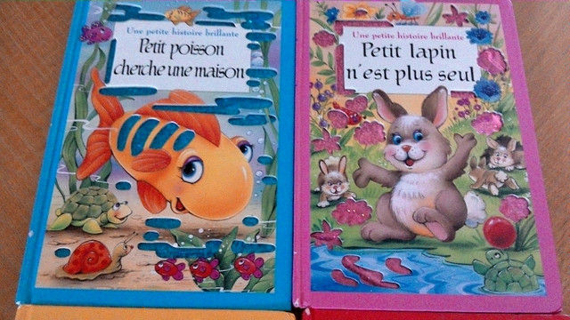 Lot 4 livres Les petites histoires brillante (300822-PAT) dans Autre  à Laval/Rive Nord - Image 2