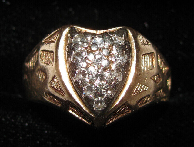 Mens Vntg 10K Yellow & White Gold Diamond Ring 12 Diamonds 9.5 in Jewellery & Watches in Saint John - Image 2