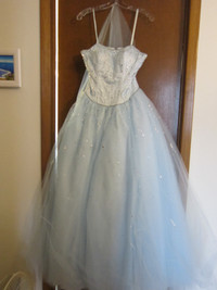 BLUE PRINCESS STYLE GOWN SIZE 5/6
