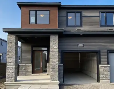 Excellent Location! Bright and Beautiful 3 Bedrooms + 4 bathrooms End Unit Townhome with 1918 sq.f....