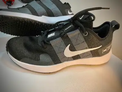 Men’s NEW w tags NiKE runners sneakers joggers shoes 8.5 size, View more