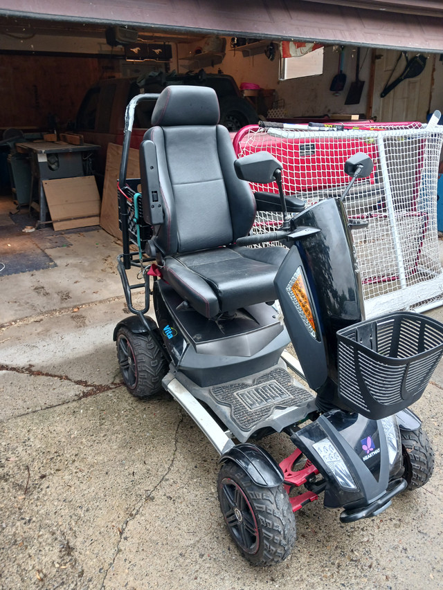 HEARTWAY S12X MOBILITY SCOOTER in Health & Special Needs in Calgary