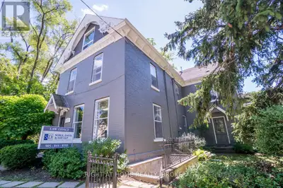 A newly renovated and spacious one bedroom in Downtown Oakville that is fully furnished. The unit si...