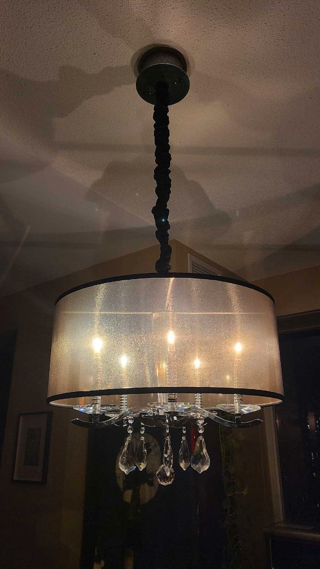 Crystal chandelier light for dining room in Indoor Lighting & Fans in City of Toronto - Image 2