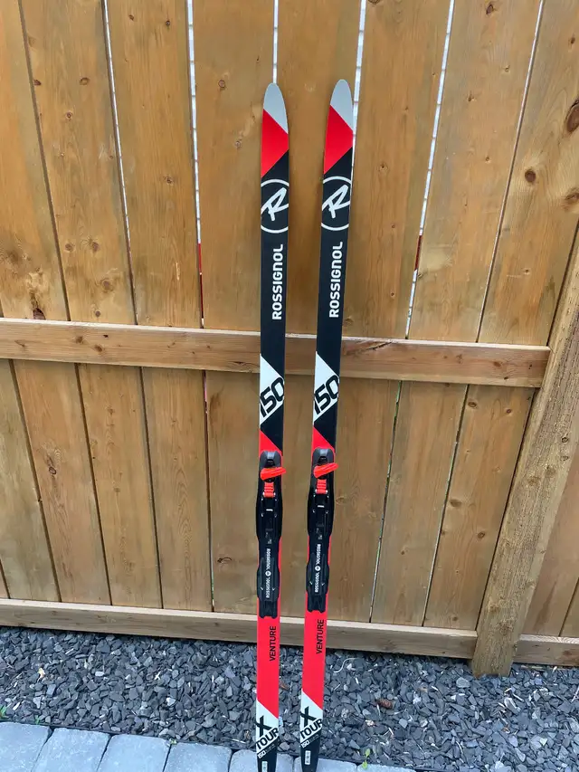 Rossignol Junior Venture Waxless XC Ski 150cm in Ski in Calgary - Image 2