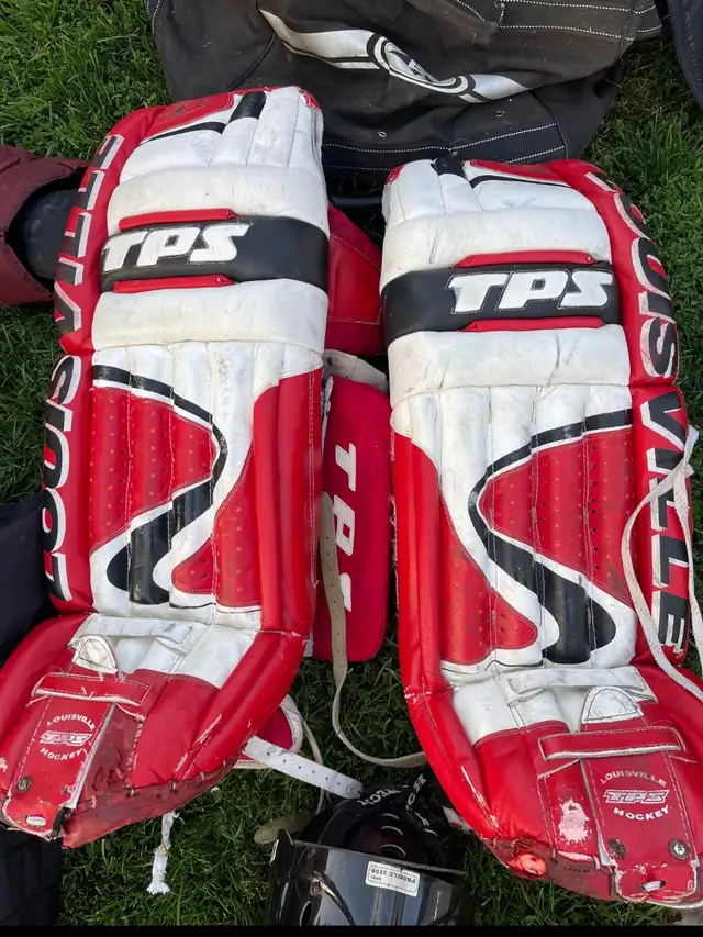 Hockey Goalie Equipment in Hockey in Brantford - Image 5