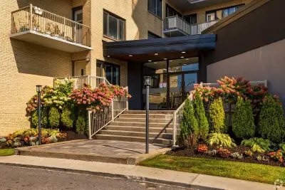 Transfert de bail – Grand 4 ½ | 1 800 $ 4875 Dufferin, Snowdon/Hampstead ️ Libre le 17 novembre • Ba...