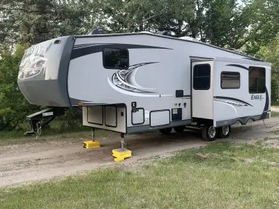 I'm selling a well-maintained 2013 Jayco Eagle fifth wheel, perfect for family adventures and comfor...