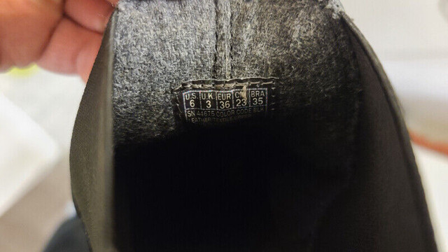 Size 6 - Women's Skechers Waterproof Leather Memory Foam in Other in Kitchener / Waterloo - Image 2